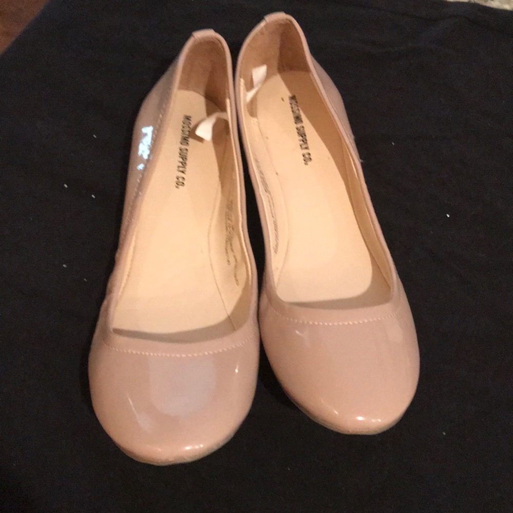 Nude flats